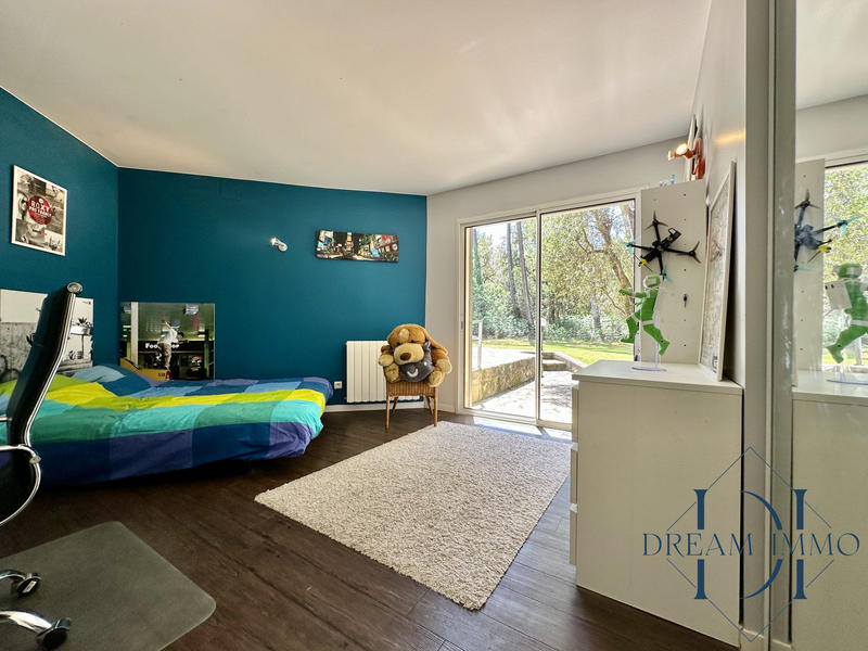 Maison contemporaine - 360 m² - 8 pièces