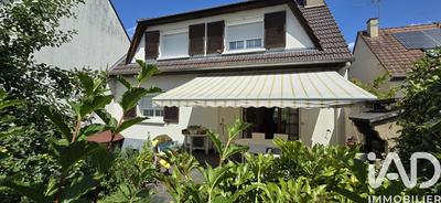 Maison - 140 m² - 9 pièces