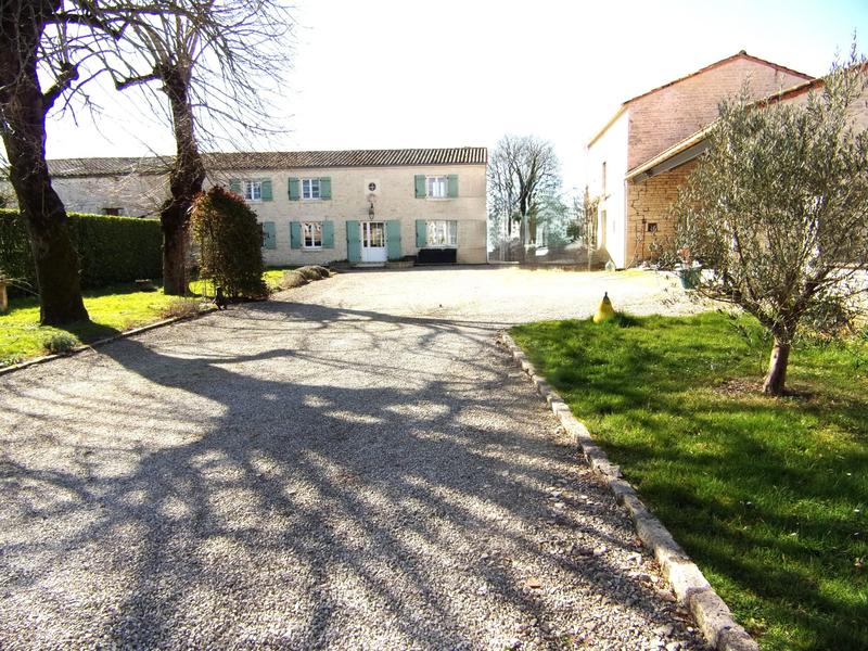 Maison traditionnelle - 195 m² - 5 pièces