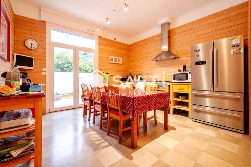 Maison - 302 m² - 8 pièces