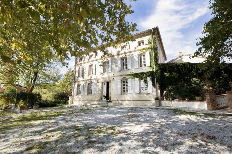 Maison - 450 m² - 12 pièces