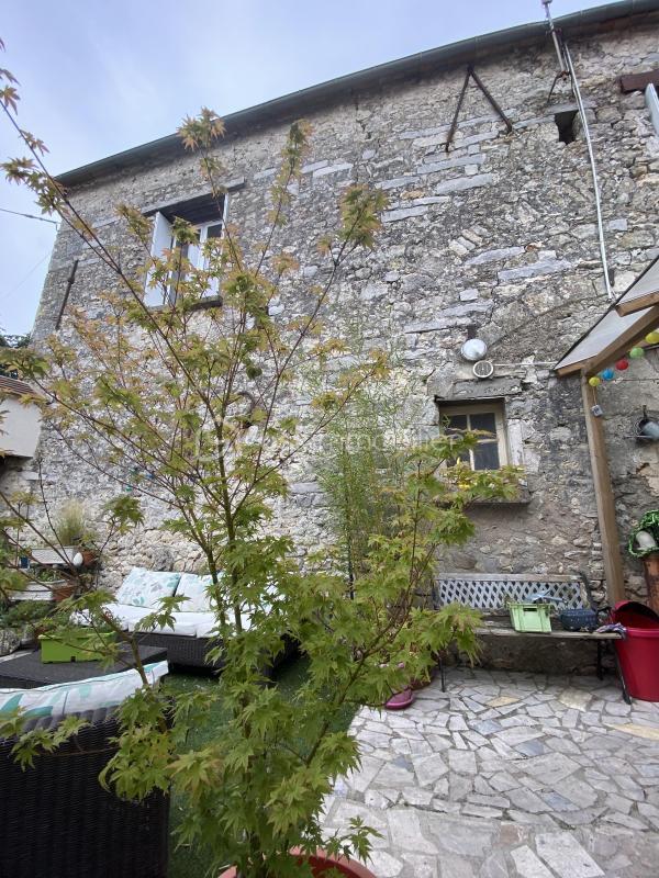 Maison - 245 m² - 8 pièces