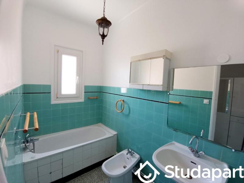 Chambre - 9 m² - 1 pièce