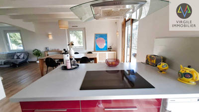 Maison - 242 m² - 10 pièces