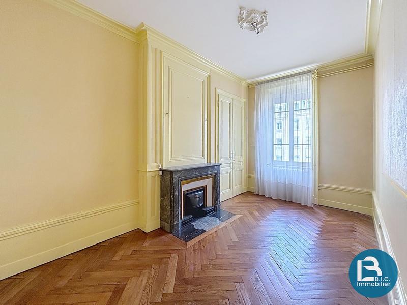 Appartement - 125 m² - 5 pièces