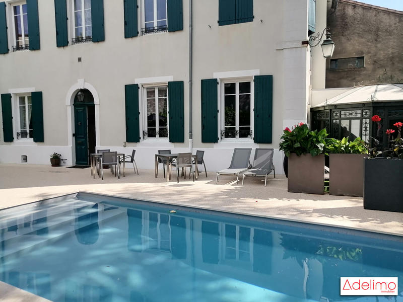 Maison - 408 m² - 12 pièces