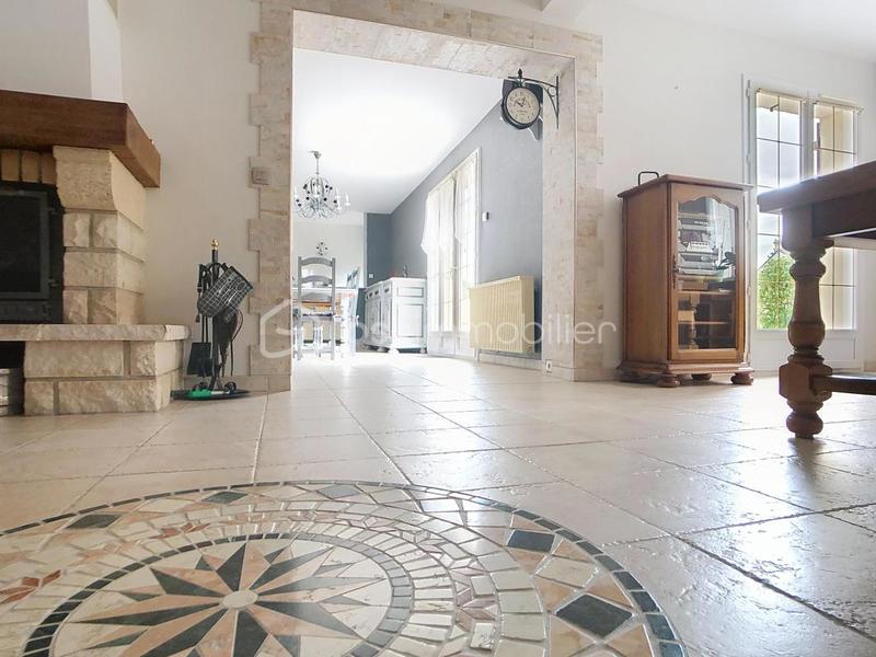 Maison traditionnelle - 197 m² - 8 pièces