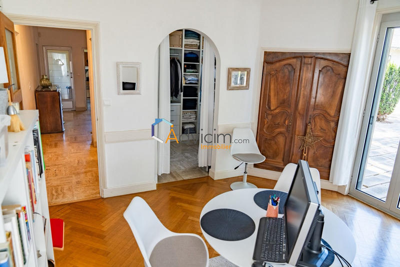 Maison - 280 m² - 7 pièces