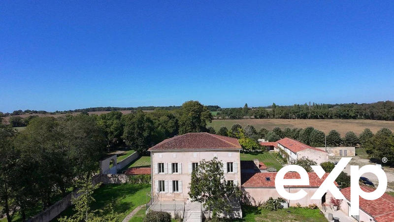 Maison - 768 m² - 17 pièces