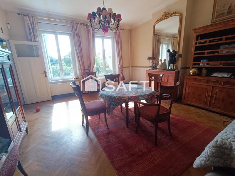Maison - 245 m² - 7 pièces