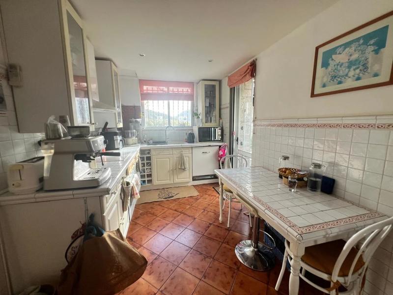 Maison - 220 m² - 9 pièces