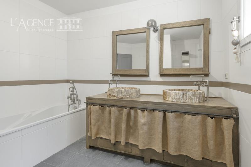 Maison - 260 m² - 8 pièces