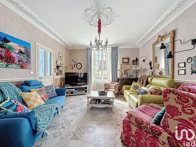 Maison - 263 m² - 10 pièces