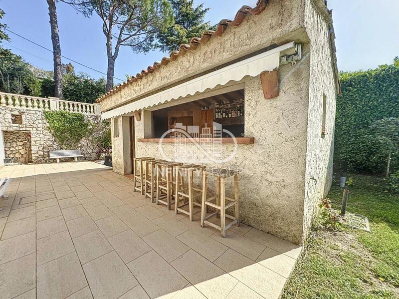 Villa - 247 m² - 7 pièces