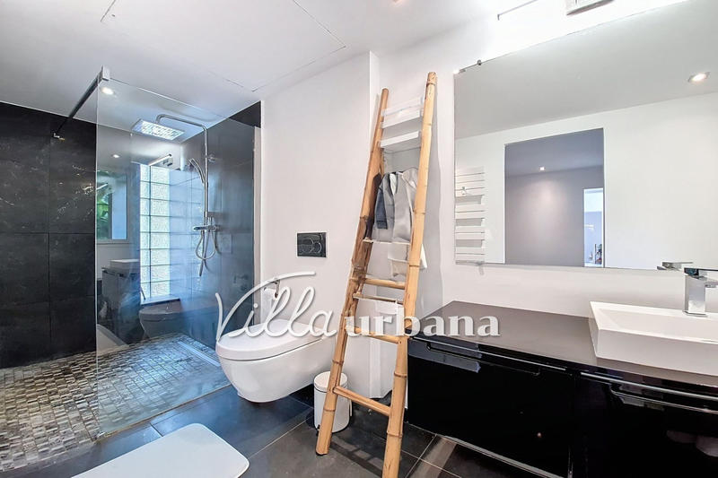 Maison - 218 m² - 6 pièces