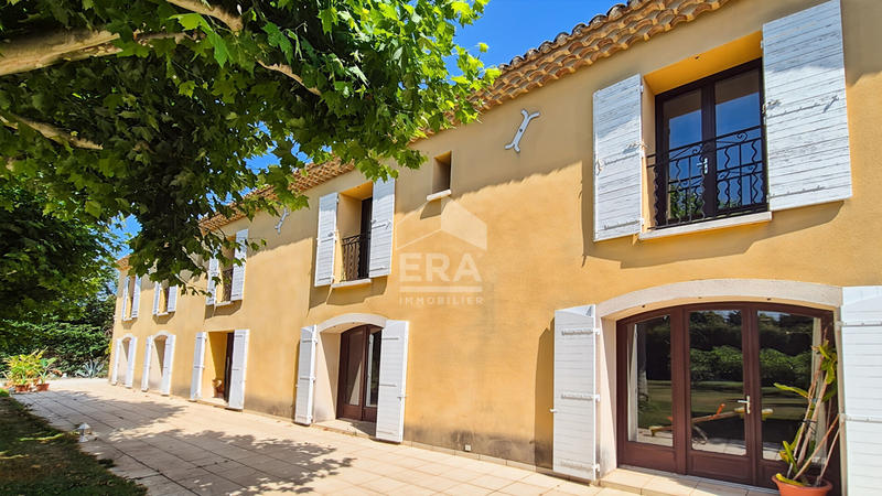 Maison - 385 m² - 12 pièces