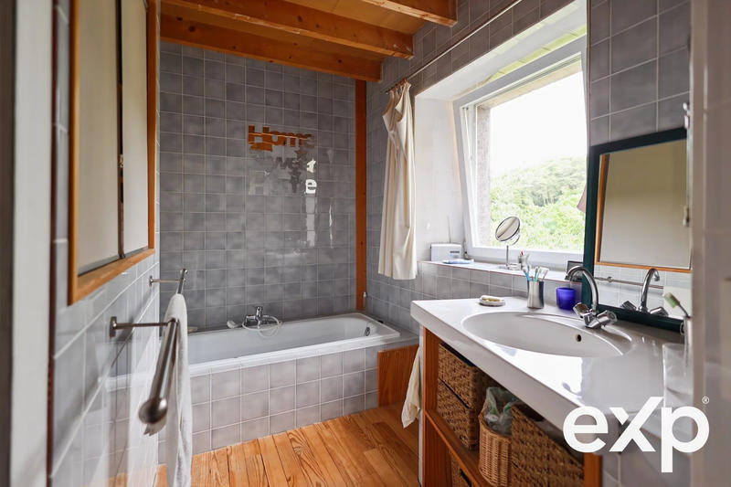 Maison - 301 m² - 7 pièces