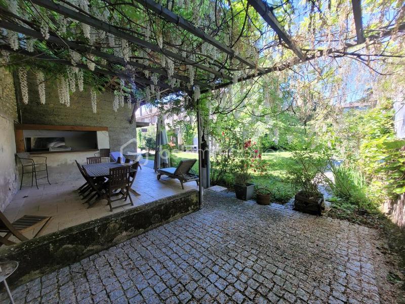 Demeure - 202 m² - 8 pièces