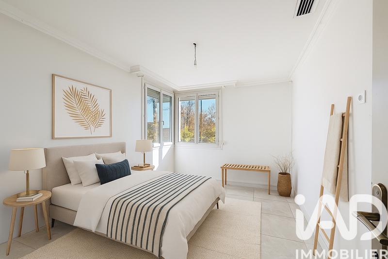 Maison - 202 m² - 7 pièces