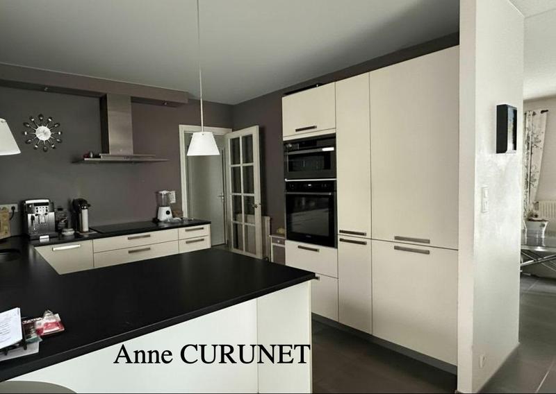 Maison - 160 m² - 7 pièces