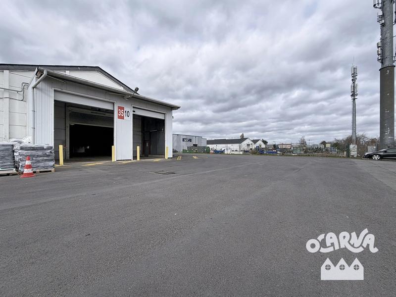 Entrepôt - 1 035 m²