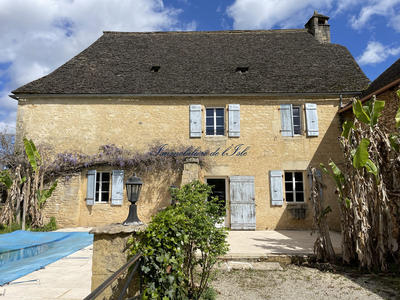 Maison - 235 m² - 8 pièces