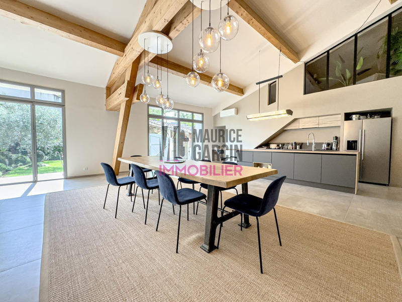 Maison - 460 m² - 12 pièces