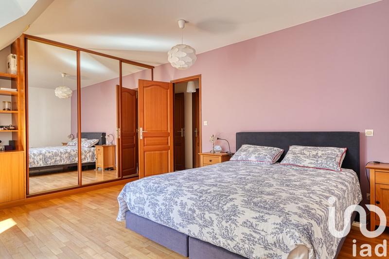 Maison - 222 m² - 9 pièces