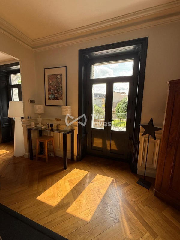 Maison - 390 m² - 5 pièces