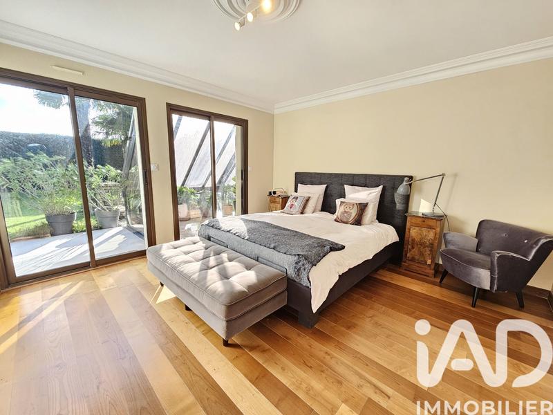 Maison - 202 m² - 8 pièces