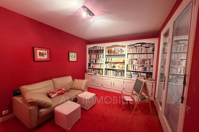 Maison - 250 m² - 10 pièces