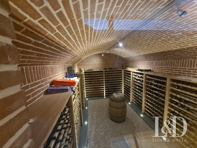 Maison - 750 m² - 14 pièces