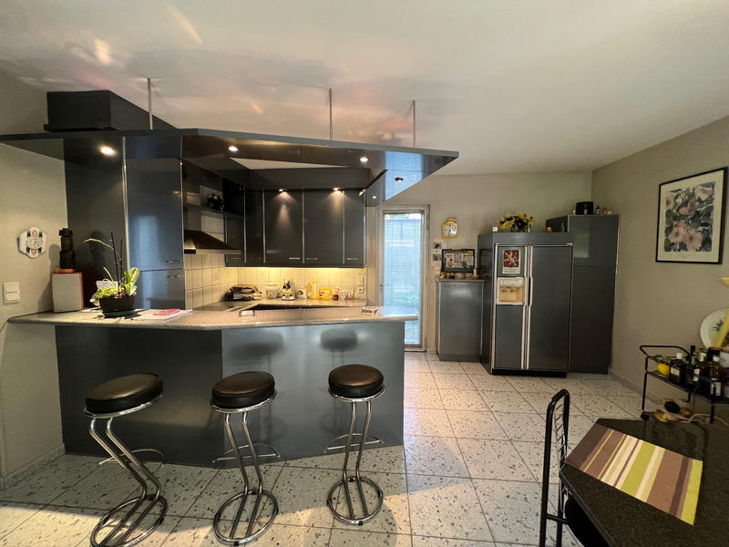 Maison - 300 m² - 9 pièces