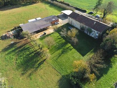 Propriété - 224 m² - 8 pièces