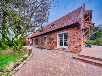 Pavillon - 210 m² - 7 pièces