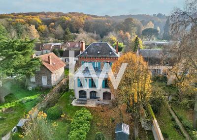 Maison - 290 m² - 11 pièces