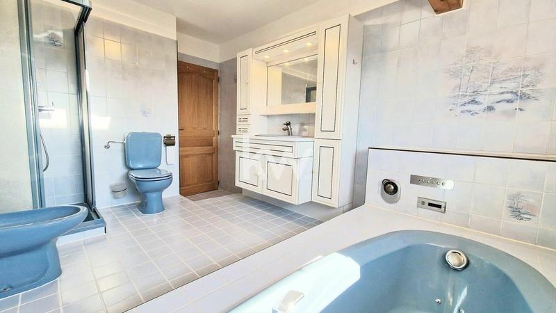 Appartement - 164 m² - 6 pièces