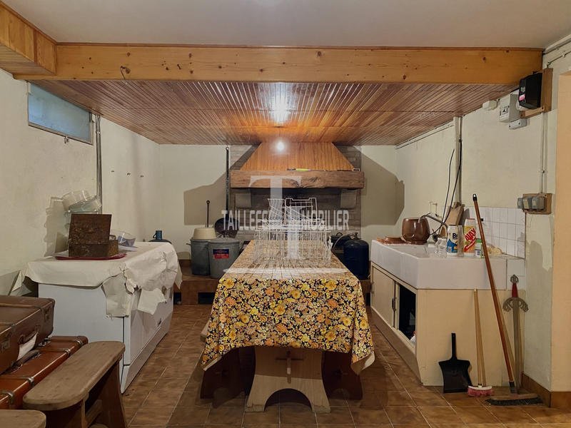 Maison traditionnelle - 300 m² - 9 pièces