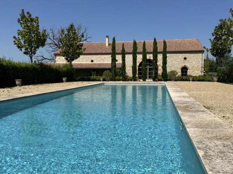 Maison - 445 m² - 10 pièces