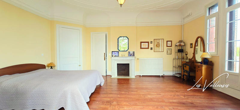 Maison - 308 m² - 8 pièces