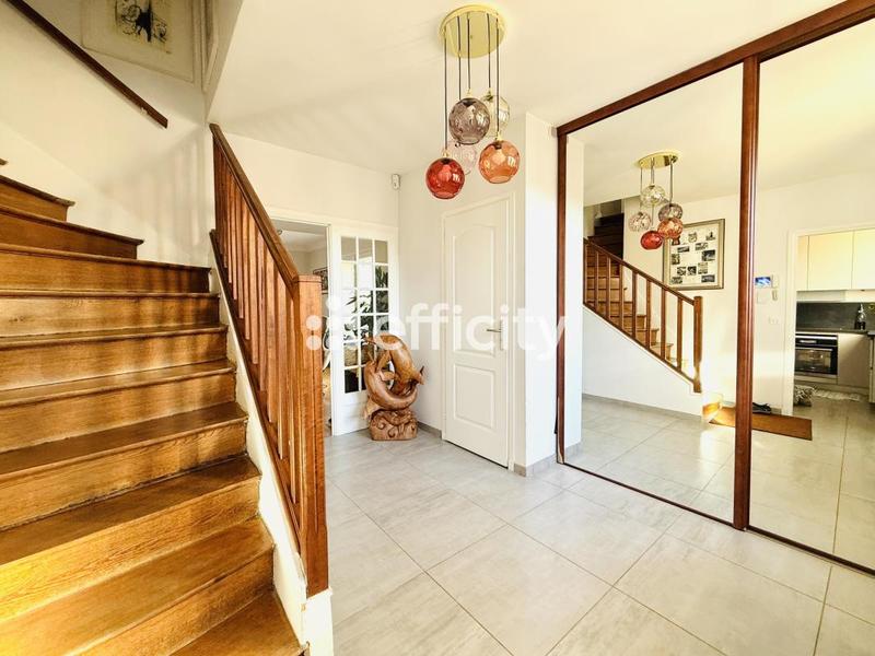 Maison - 180 m² - 6 pièces