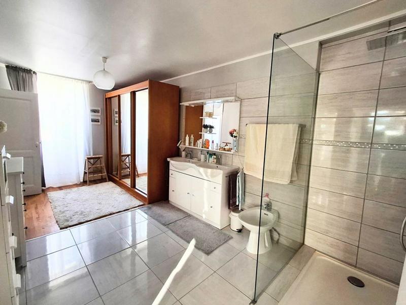 Maison - 225 m² - 7 pièces