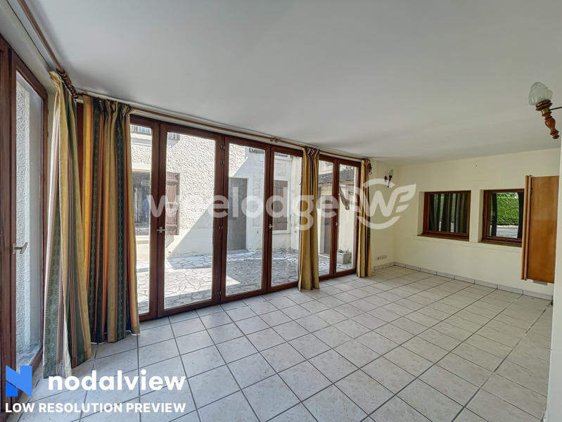 Maison - 313 m² - 10 pièces