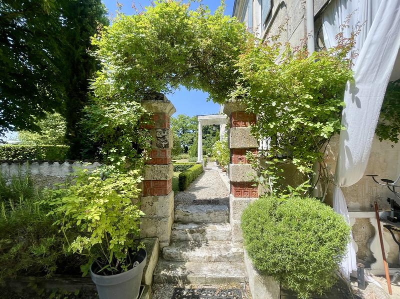 Maison de maîtres - 247 m² - 7 pièces