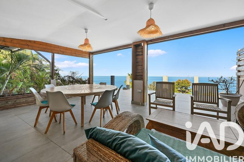 Maison - 215 m² - 7 pièces