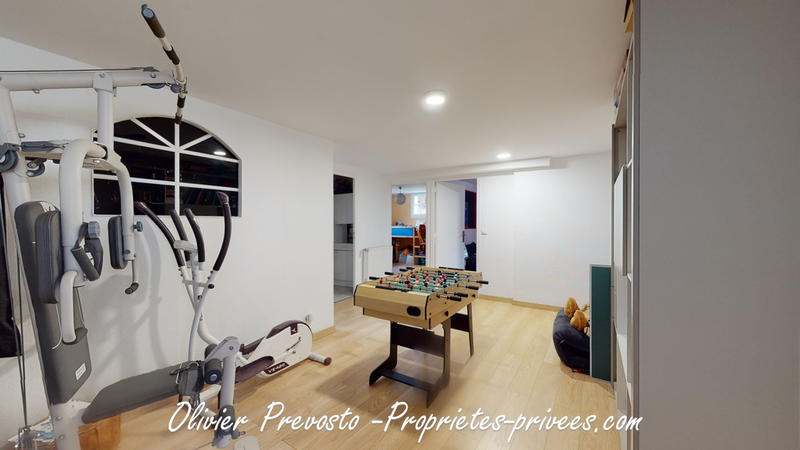 Maison - 240 m² - 10 pièces