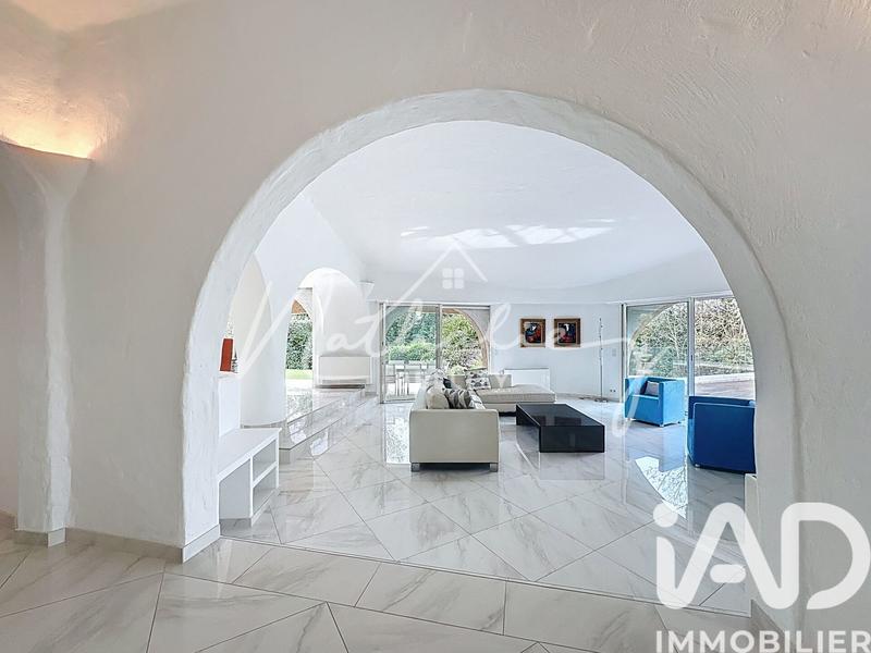 Maison - 550 m² - 13 pièces