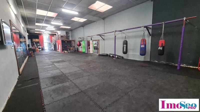 Local d'activité / Entrepôt - 900 m²