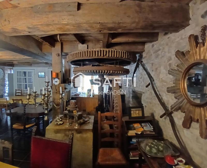 Maison - 225 m² - 10 pièces