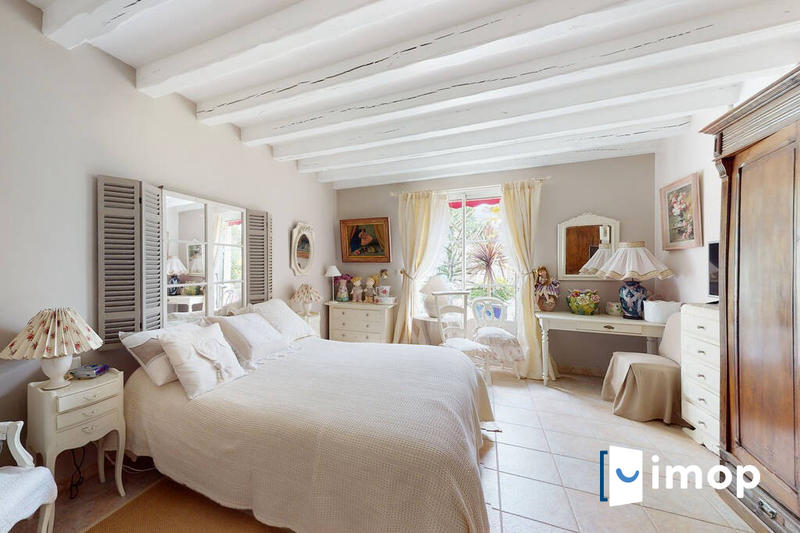 Maison - 231 m² - 7 pièces